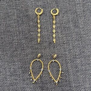 Two pairs gold tone earrings
